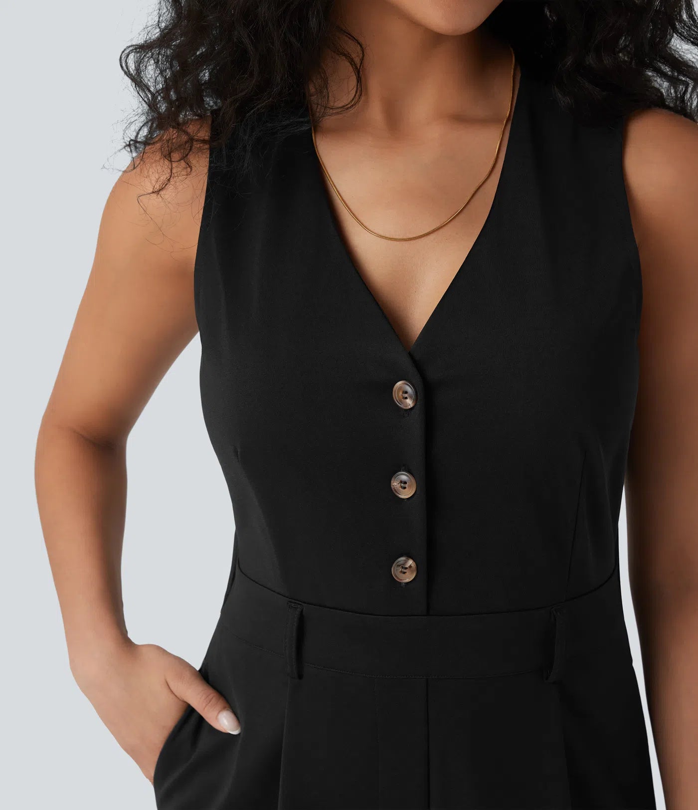 Chic V-Neck Sleeveless Jumpsuit with Pockets: Effortless Style, Ultimate Comfort
