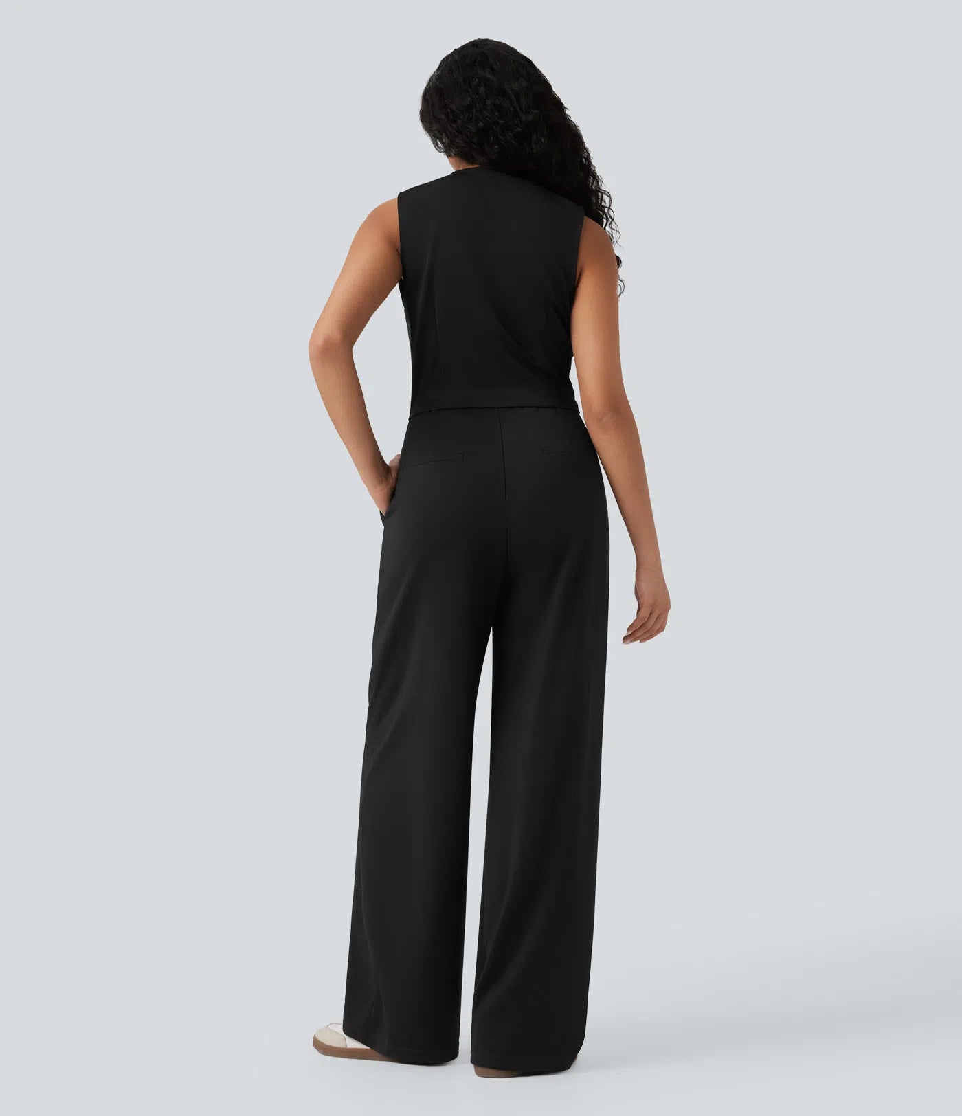 Chic V-Neck Sleeveless Jumpsuit with Pockets: Effortless Style, Ultimate Comfort