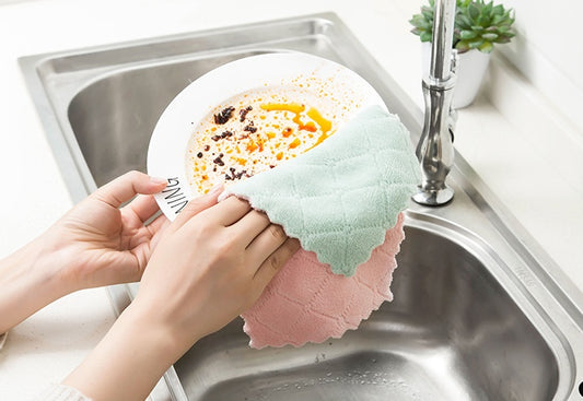 High-performance kitchen dishcloth featuring superior water absorption and oil-resistant microfiber technology